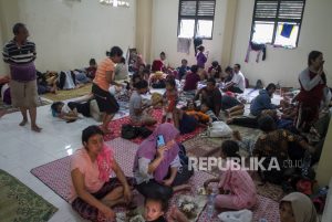 Genangan Mulai Surut, Pengungsi Banjir Solo Kembali ke Rumah