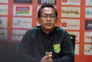 Gaduh Soal Kontrak Pemain, Pelatih Persebaya Sampaikan Pernyataan Keras