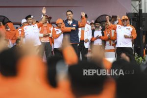 Apel Siaga PKS, Anies Diarak dengan Mobil Oranye Keliling Stadion GBK