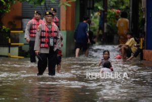 BPBD DKI Kerahkan Tim Reaksi Cepat Tangani Banjir yang Kian Meluas