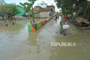 Cuaca Ekstrim Timbulkan Banjir di Cirebon