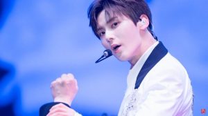 Dua Grup Musiknya Bubar, Hwang Min-hyun Mulai Debut Solo Karier