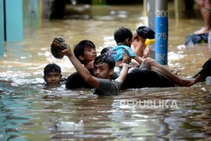 Hujan Deras, Sebagian Wilayah di Jakarta Banjir Sampai Satu Meter