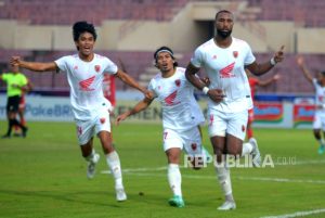 Kalahkan Persebaya, PSM Nyaman di Puncak Klasemen Liga 1