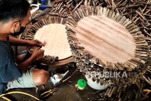 Kerajinan Limbah Kayu Pantai Rambah Pasar Ekspor