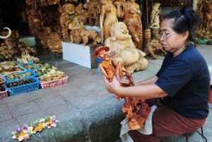 Kerajinan Ukiran Patung Asal Gianyar Bali Rambah Pasar Benua Eropa