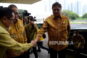 Ketum Golkar Airlangga Tunggu Arahan Presiden Soal Pergantian Menpora