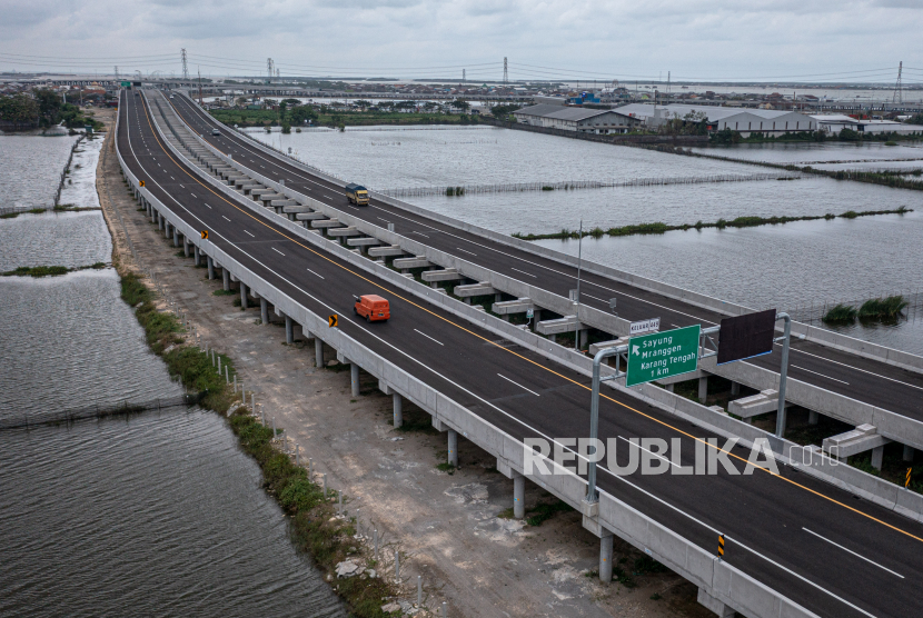 Kunjungan Kerja ke Jateng, Jokowi Resmikan Tol Semarang-Demak