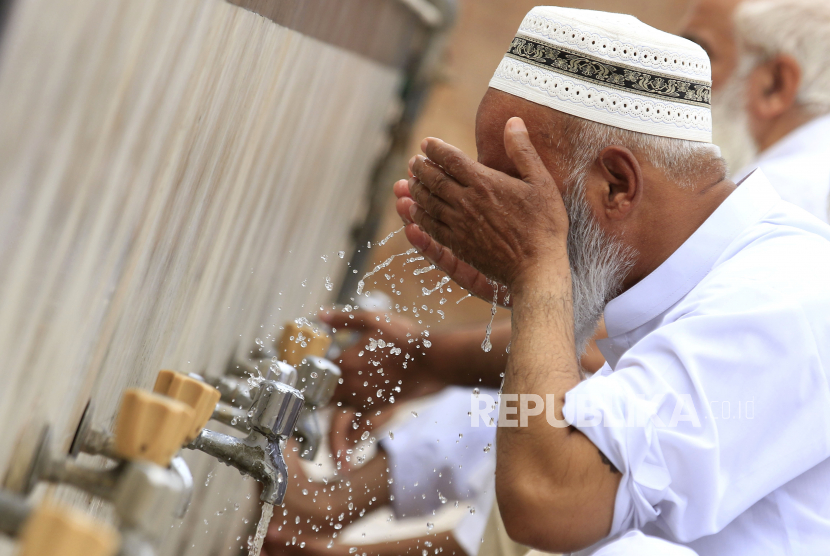 Doa Sesudah Wudhu, Teks Arab dan Artinya 