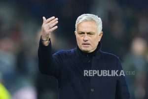 FIGC Investigasi Pertikaian Mourinho dan Ofisial Keempat Laga Cremonese Vs Roma