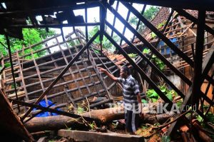 Ratusan Rumah di Banyuwangi Porak-Poranda Diterjang Angin Kencang