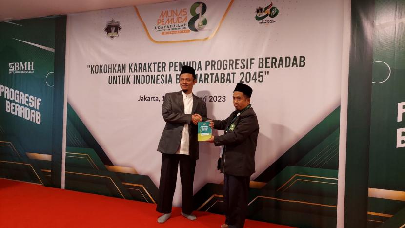 Songsong 2045 Pemuda Hidayatullah Lauching Buku Emas