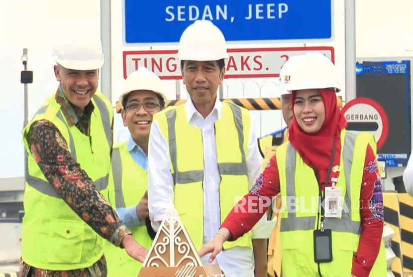 Temui Pendemo, Jokowi Janji Selesaikan Ganti Rugi Lahan Terdampak Tol Semarang-Demak