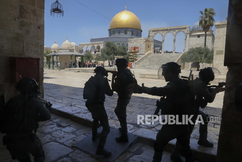 100 Pemukim Paramiliter Israel Serang Masjid Al Aqsa