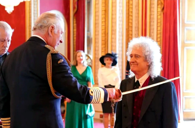 Brian May Dapat Gelar Bangsawan dari King Charles III