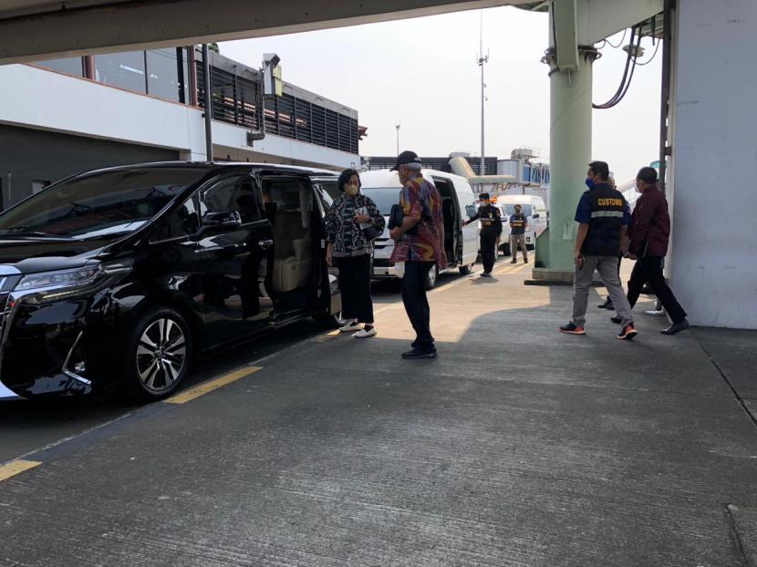 Sri Mulyani Buka Suara Soal Viral Alphard Masuk Apron Bandara Soetta