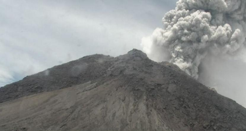 Erupsi Gunung Merapi di DI Yogyakarta terjadi Sabtu (11/3/2023). Foto : BPPTKG