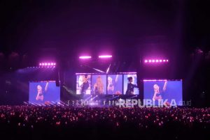 BLACKPINK Sapa Penggemar Indonesia di Tengah Lautan Pink SUGBK