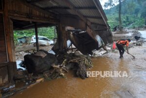 BPBD: 100 Kepala Keluarga di Cianjur Mengungsi Akibat Air Bah