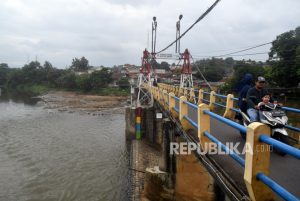 BRI Insurance Dukung Pemberdayaan Budaya dan Lingkungan di Ciliwung