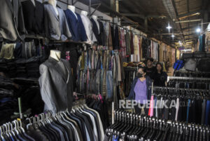 Pedagang Pakaian Bekas Impor Gedebage Keluhkan Larangan Thrifting 