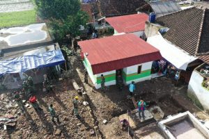 Bangun Huntara, LMI Berdayakan Masyarakat di Cianjur