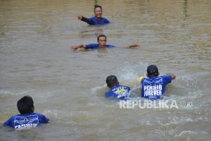 Bobotoh Meriahkan Peresmian Kolam Retensi Cisanggarung Bandung