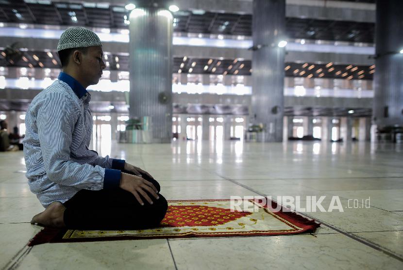 Bolehkah Menambahkan Lafaz Sayyidina dalam Bacaan Tasyahud Sholat?