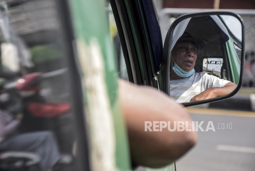 Cekcok Sopir Angkot dan Pengemudi Sedan, Golok pun ‘Berbicara’