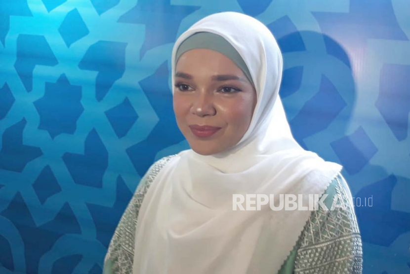 Dewi Sandra tak Ingin Lewatkan Ramadhan tanpa Khatam Alquran