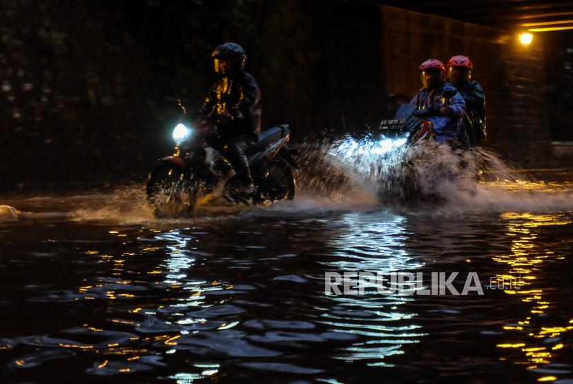 Drainase Buruk, Genangan Air di Jalanan Solo