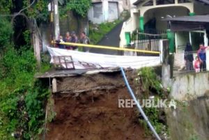 Februari, Kota Bogor Dilanda Longsor dan Angin Kencang