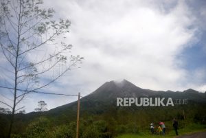 Gunung Merapi Luncurkan Dua Guguran Lava Selama Sepekan