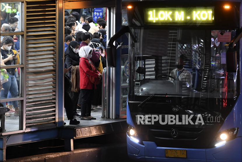 Halte Harmoni Direlokasi, 12 Rute Transjakarta Berubah Mulai Besok