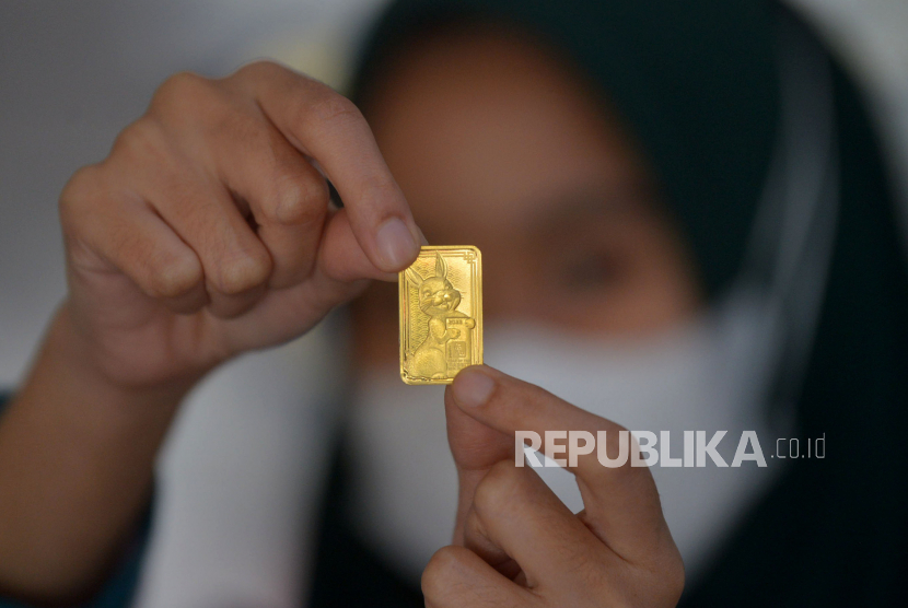 Harga Emas Antam Akhir Pekan, Naik Rp 11.000