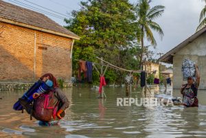 Hingga Kini, Korban Banjir di Pesisir Karawang Belum Dapat Bantuan