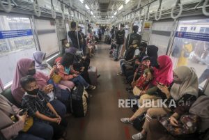 IDI: Masker Sudah Boleh tak Dipakai di KRL dan Transjakarta