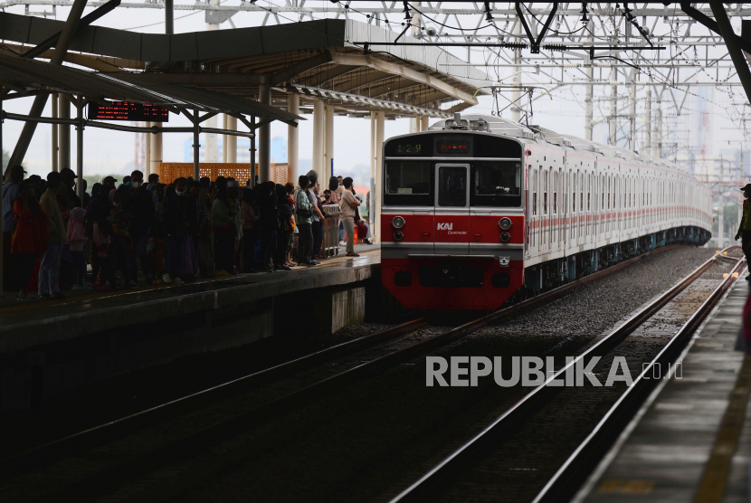 Inka Siapkan Fasilitas Produksi Rangkaian KRL Baru