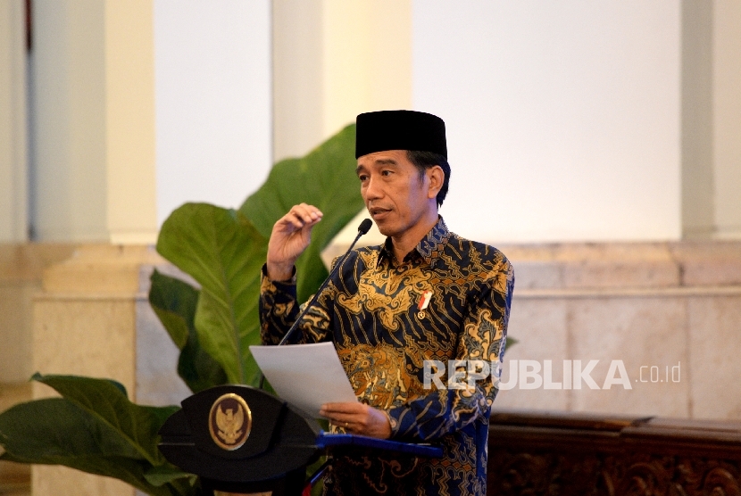 Jokowi Imbau Pejabat Negara, ASN, Hingga Kepala Daerah Berzakat di Baznas