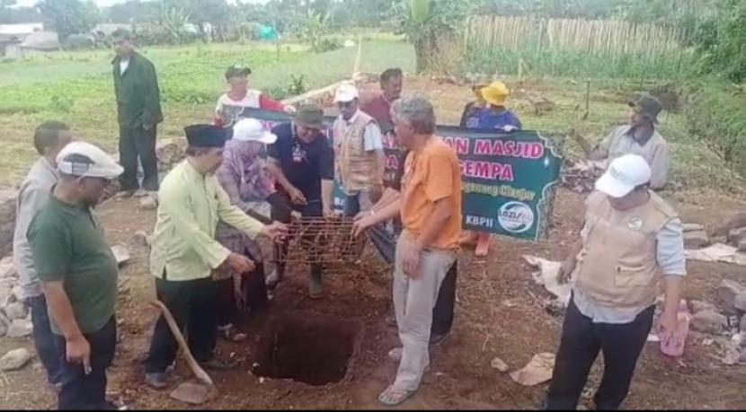 KBPII Bangun Masjid Permanen di Lokasi Bencana Desa Mangunkerta Cianjur