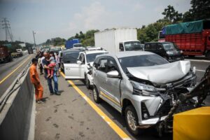 Kecelakaan Beruntun Delapan Kendaraan di Tol Semarang, Dua Orang Tewas