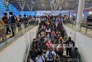 Kemenhub Percepat Konstruksi Tangga Tambahan di Stasiun Manggarai