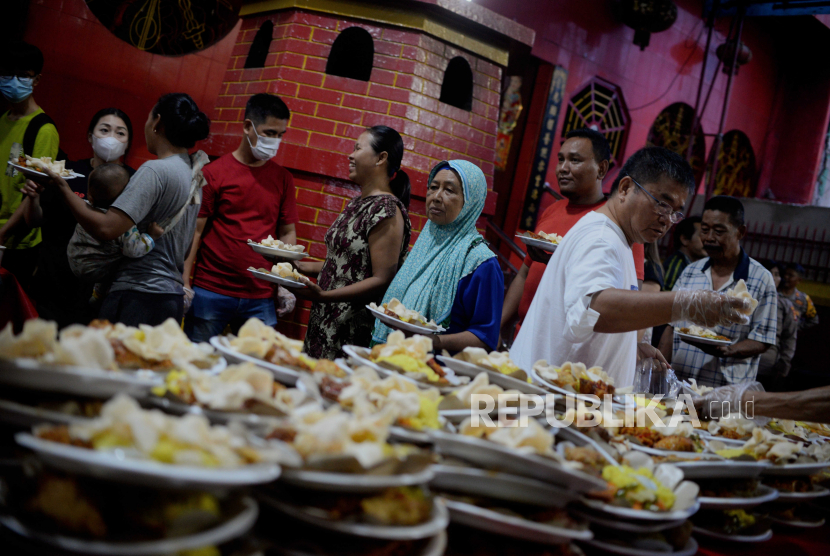 Makanan Berbuka Puasa di Vihara Glodok