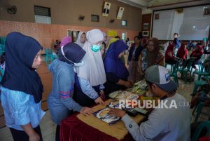 Masyarakat Kota Batu Antusias Datangi Operasi Pasar Murah