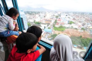 Menara Masjid Raya Bandung Ditutup untuk Umum