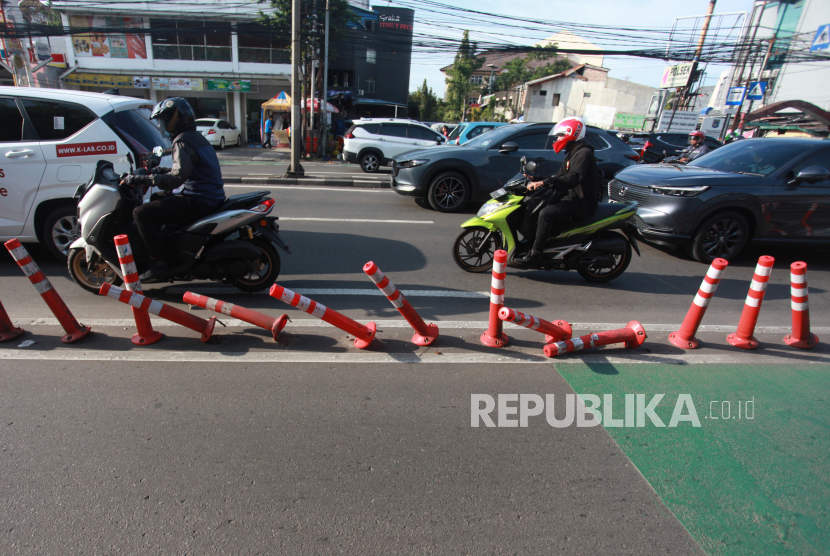 Pembatas Jalan Sepeda Rusak | Republika Online