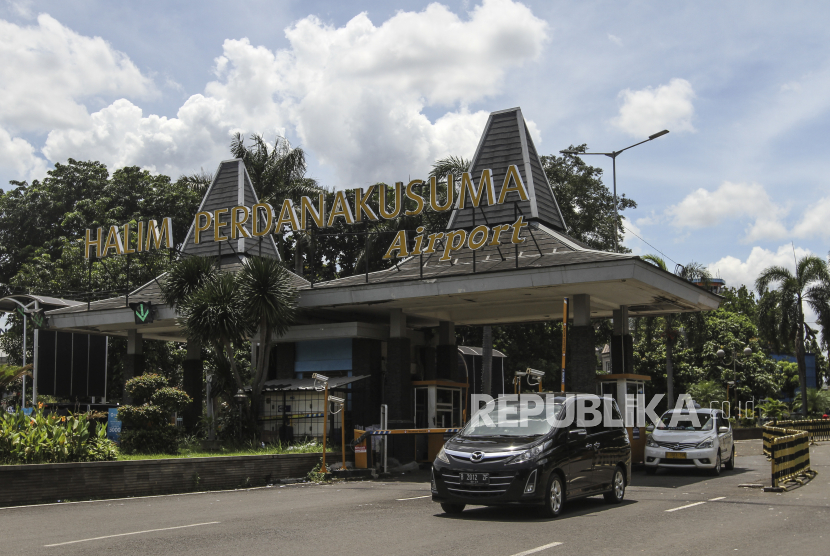 Pemkot Jaktim Percantik Jalur Utama Bandara Halim Perdanakusuma