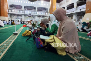 Penulisan Alquran oleh Seribu Amil Baznas Raih Rekor Muri