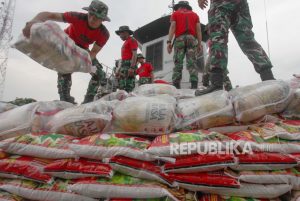 Tol Laut Angkut 1.609 Ton Beras ke NTT Atasi Krisis