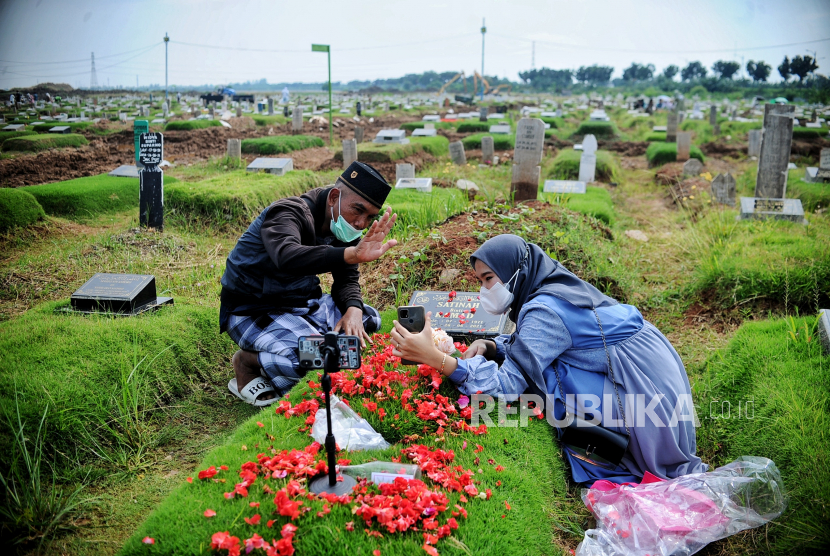 Peziarah Padati TPU Covid-19 Rorotan di Akhir Pekan Jelang Ramadhan